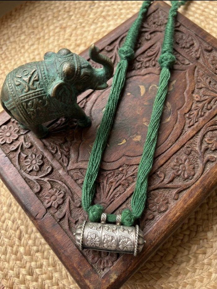 Tabiz Thread Necklace