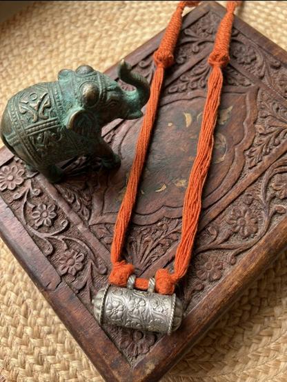 Tabiz Thread Necklace