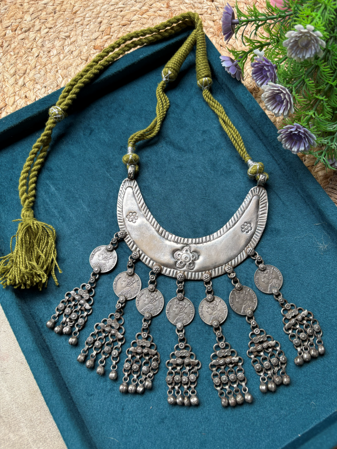 thread necklace