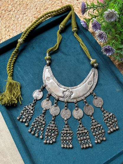 thread necklace
