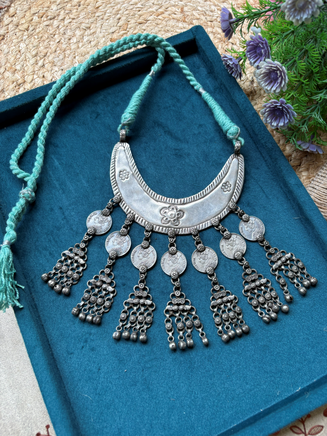 thread necklace